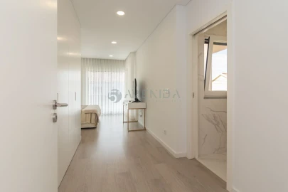 Apartamento T4 para Venda em Fernao Ferro
