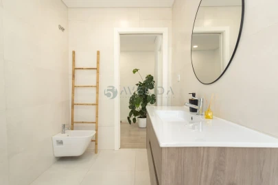 Apartamento T4 para Venda em Fernao Ferro