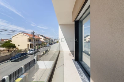 Apartamento T4 para Venda em Fernao Ferro