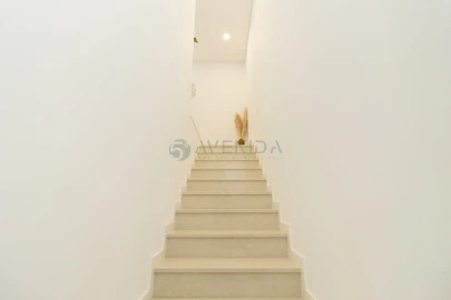 Apartamento T4 para Venda em Fernao Ferro
