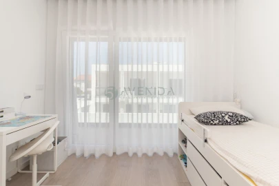 Apartamento T4 para Venda em Fernao Ferro