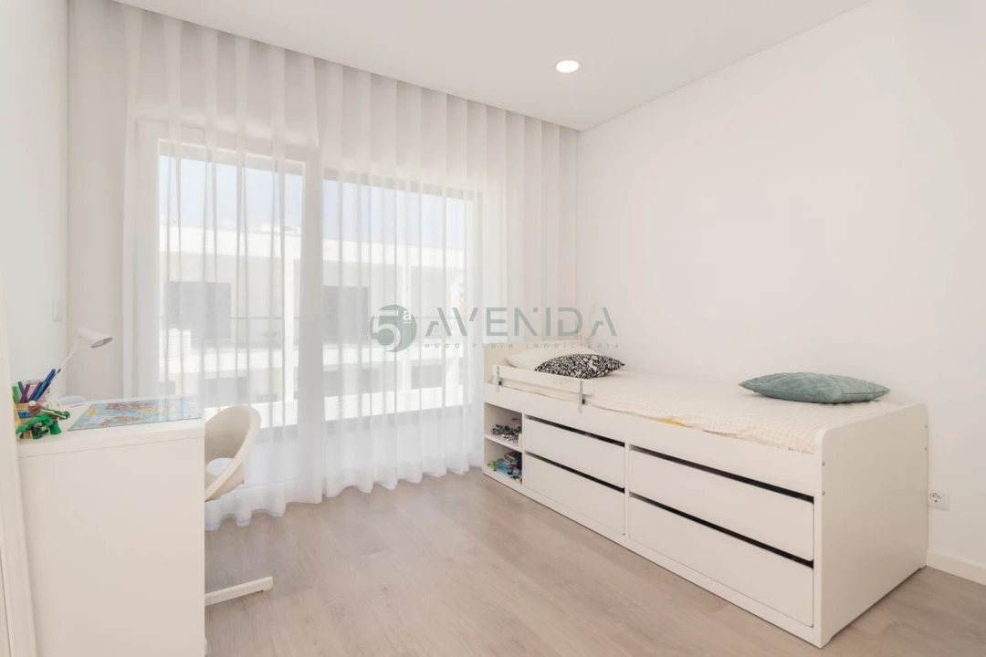 Apartamento T4 para Venda em Fernao Ferro Foto 24