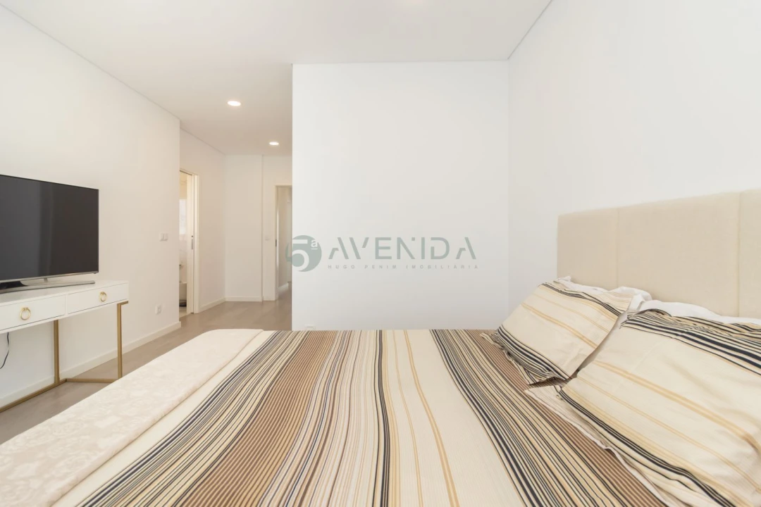 Apartamento T4 para Venda em Fernao Ferro Foto 37
