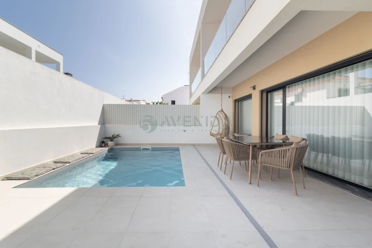 Apartamento T4 para Venda em Fernao Ferro Foto 23