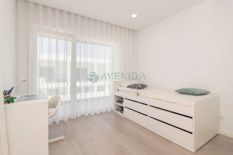 Apartamento T4 para Venda em Fernao Ferro Foto 24