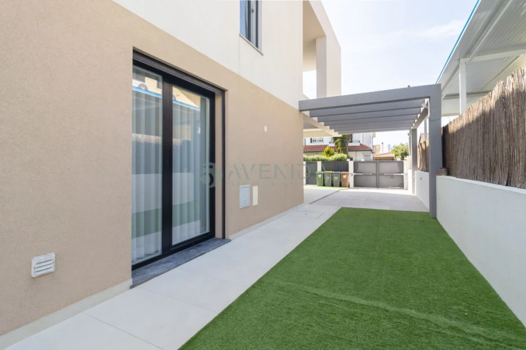 Apartamento T4 para Venda em Fernao Ferro Foto 48