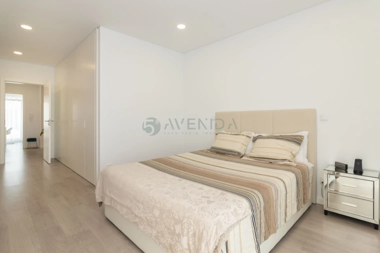 Apartamento T4 para Venda em Fernao Ferro Foto 35