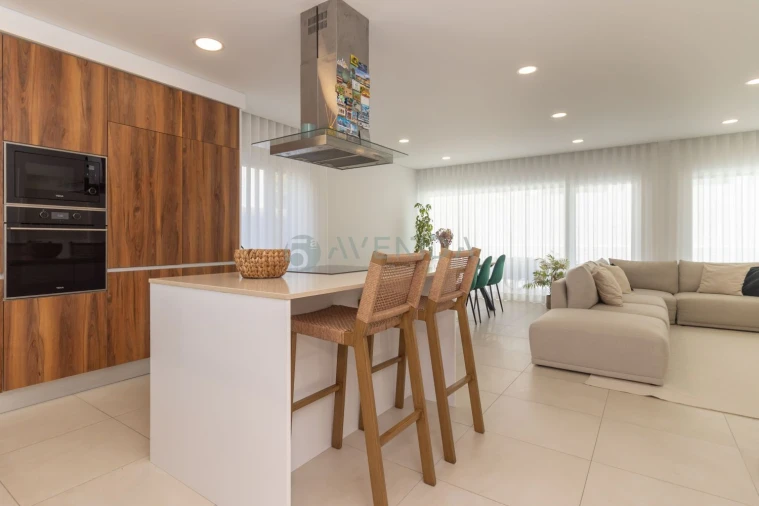 Apartamento T4 para Venda em Fernao Ferro Foto 2