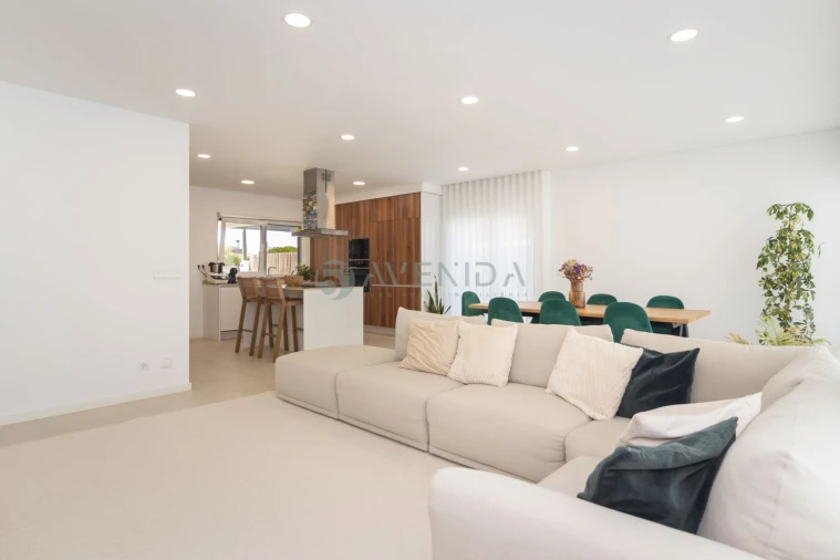 Apartamento T4 para Venda em Fernao Ferro Foto 15