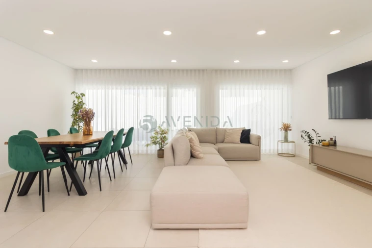 Apartamento T4 para Venda em Fernao Ferro Foto 10