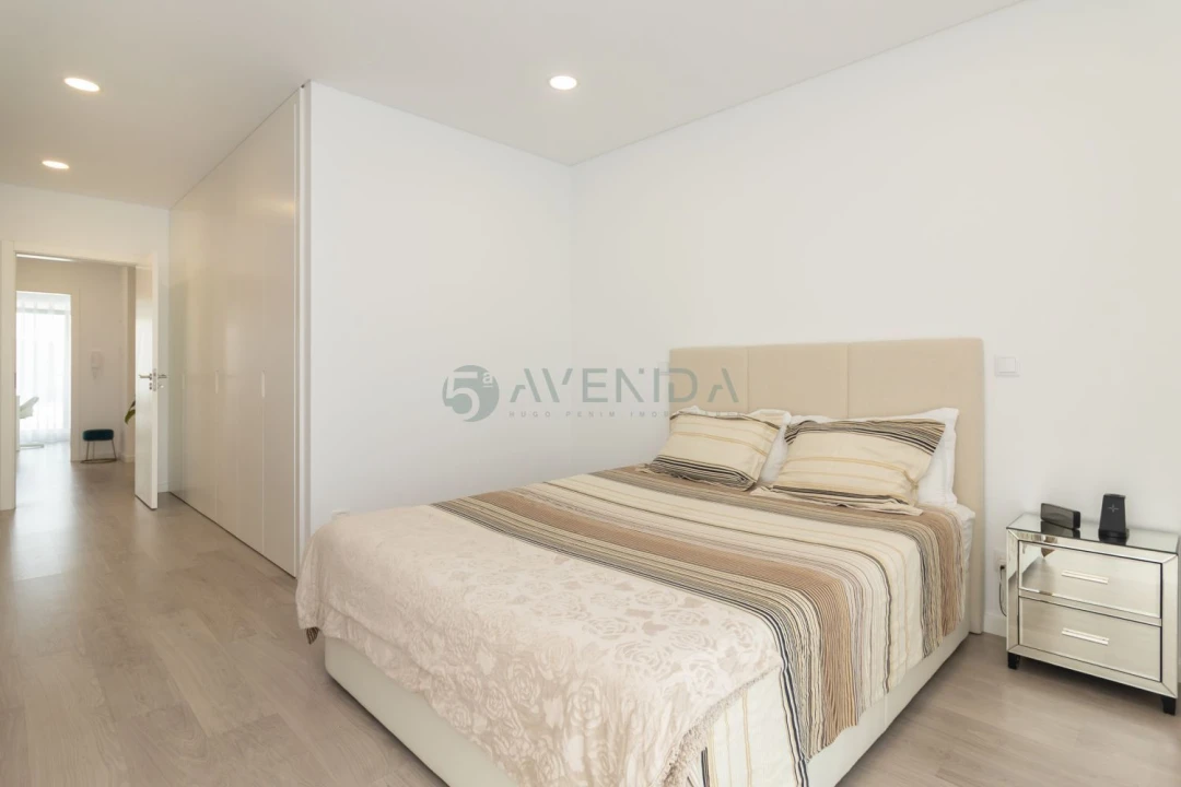 Apartamento T4 para Venda em Fernao Ferro Foto 35