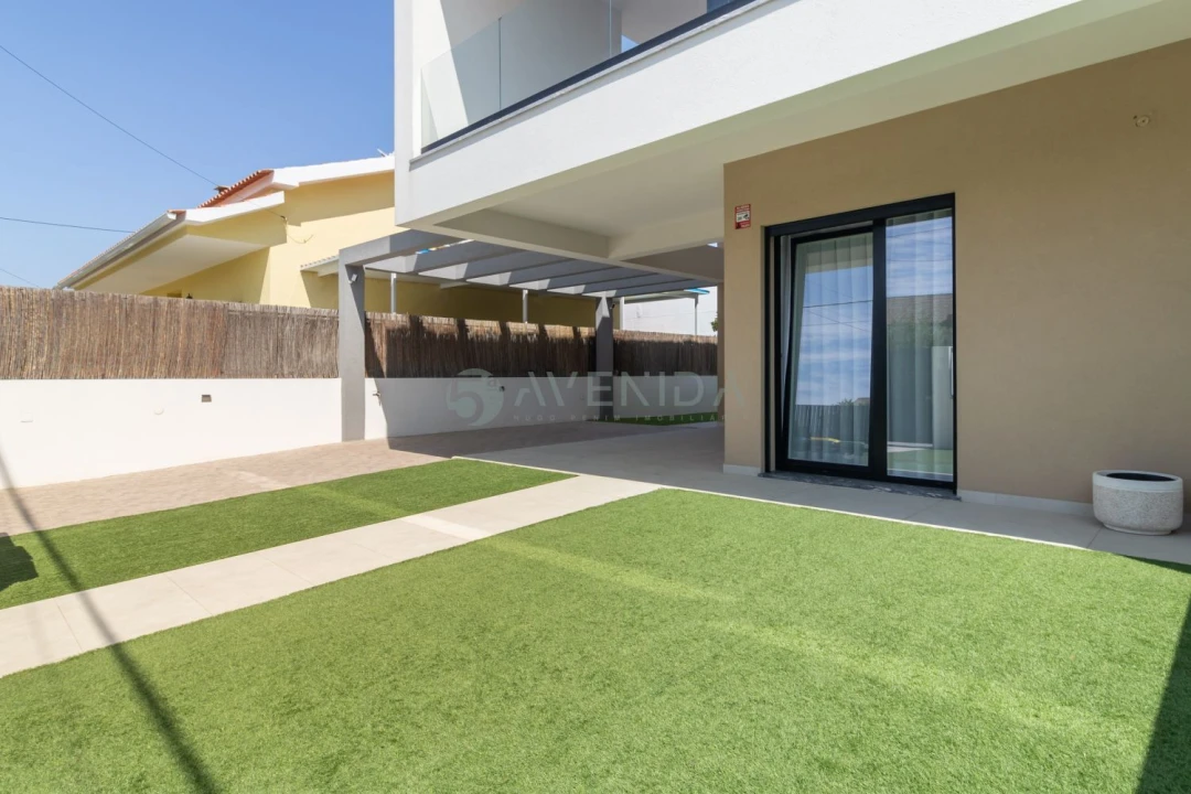 Apartamento T4 para Venda em Fernao Ferro Foto 45