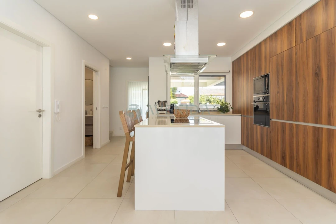 Apartamento T4 para Venda em Fernao Ferro Foto 5