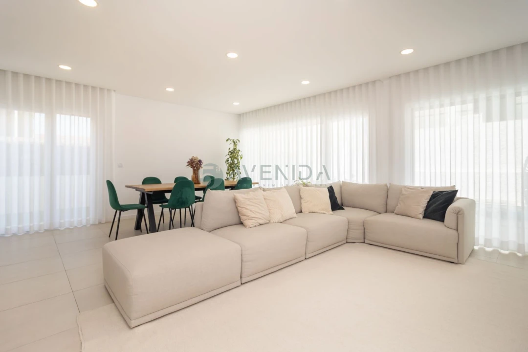 Apartamento T4 para Venda em Fernao Ferro Foto 14