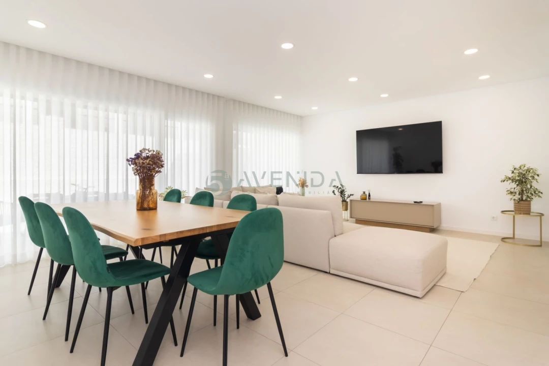 Apartamento T4 para Venda em Fernao Ferro Foto 11