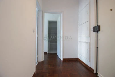 Apartamento T1 para Venda em Oeiras e São Julião da Barra, Paço de Arcos e Caxias