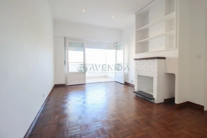 Apartamento T1 para Venda em Oeiras e São Julião da Barra, Paço de Arcos e Caxias