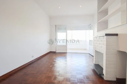 Apartamento T1 para Venda em Oeiras e São Julião da Barra, Paço de Arcos e Caxias