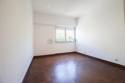 Apartamento T1 para Venda em Oeiras e São Julião da Barra, Paço de Arcos e Caxias