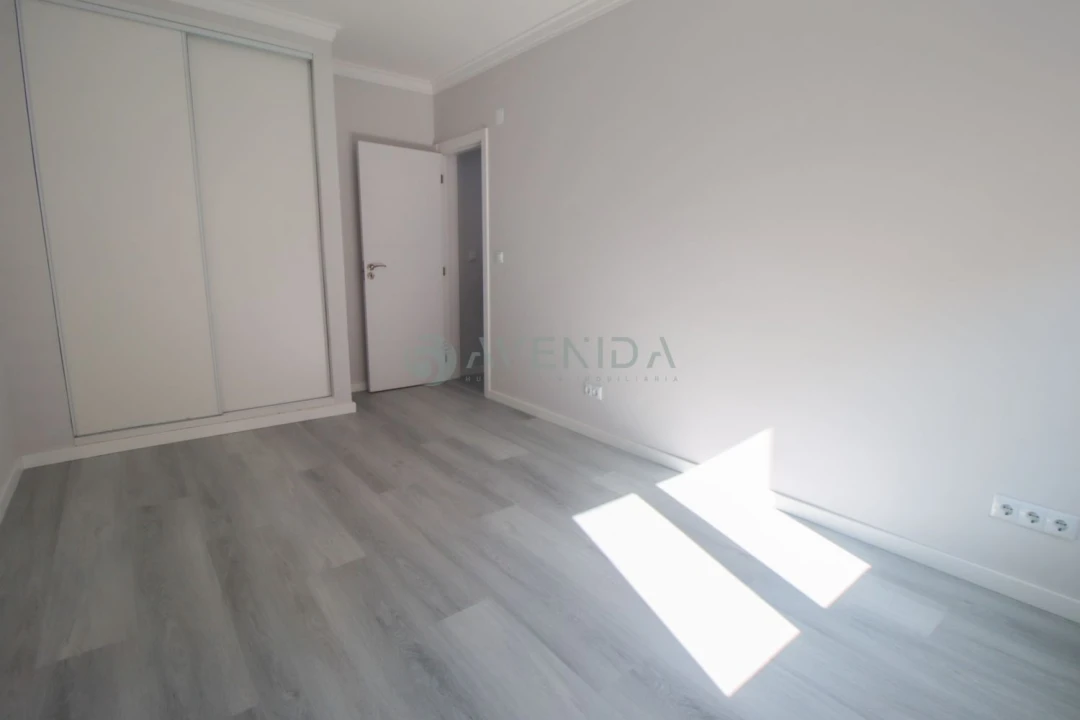 Apartamento T2 para Venda em Corroios Foto 7