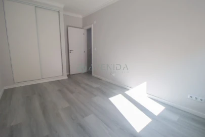 Apartamento T2 para Venda em Corroios