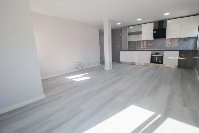 Apartamento T2 para Venda em Corroios Foto 10
