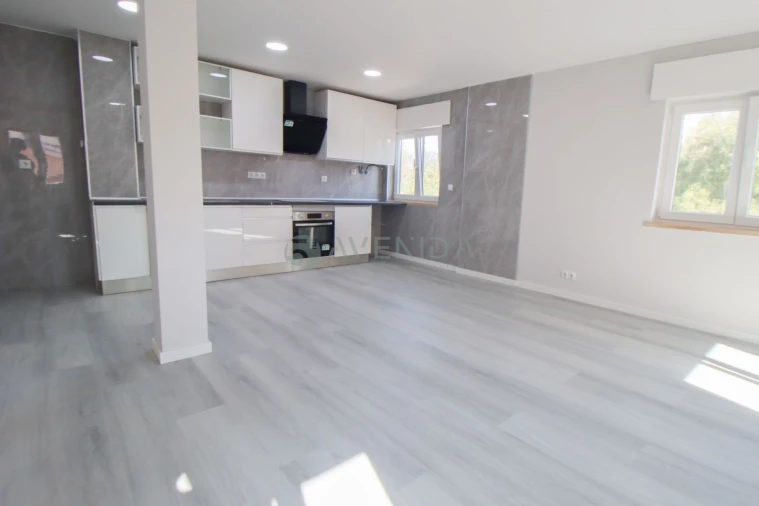Apartamento T2 para Venda em Corroios Foto 11
