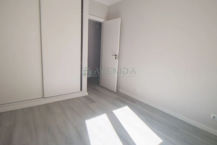 Apartamento T2 para Venda em Corroios Foto 13