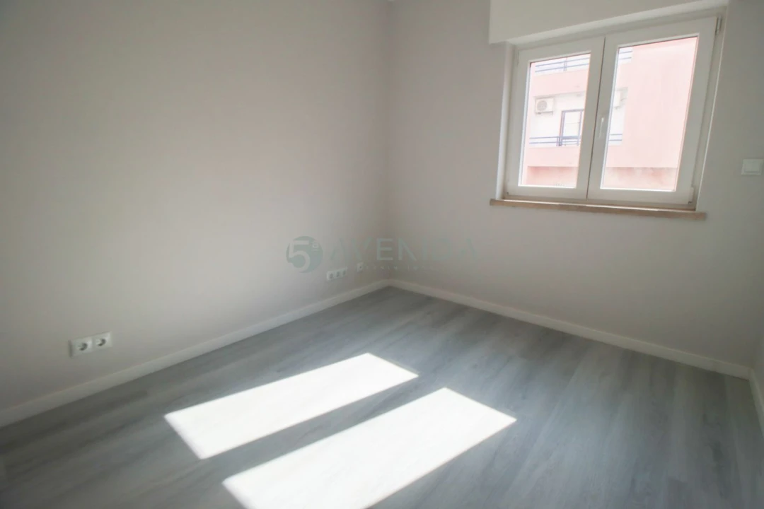 Apartamento T2 para Venda em Corroios Foto 5