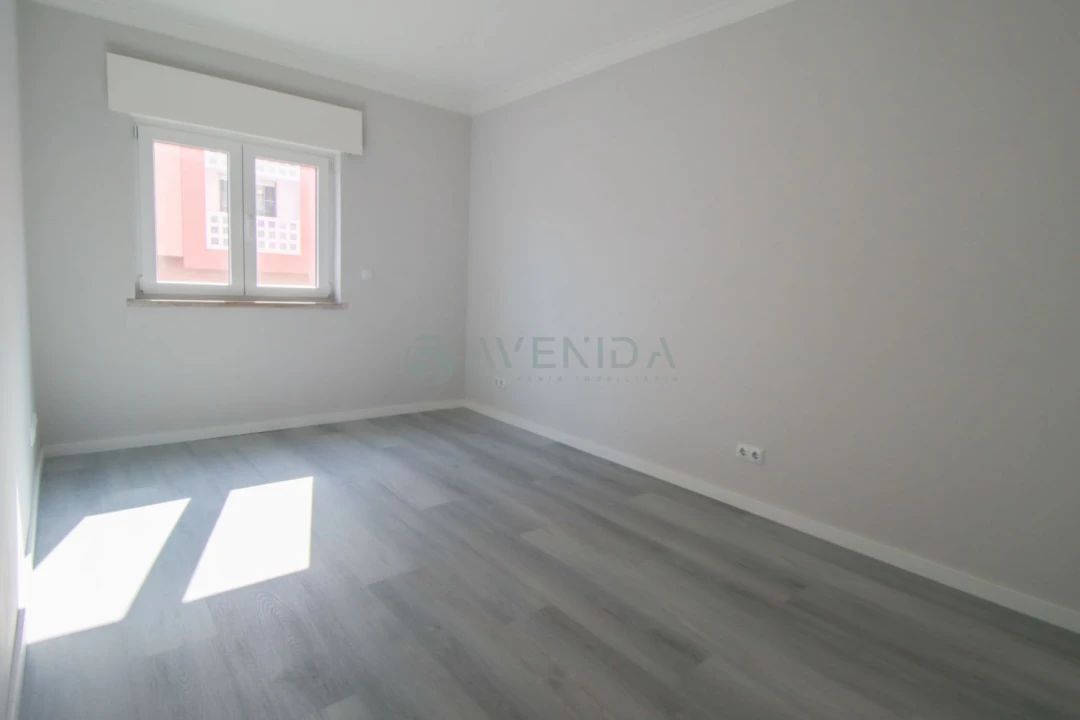 Apartamento T2 para Venda em Corroios Foto 15