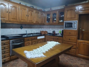 Moradia T4 para Venda em Larinho
