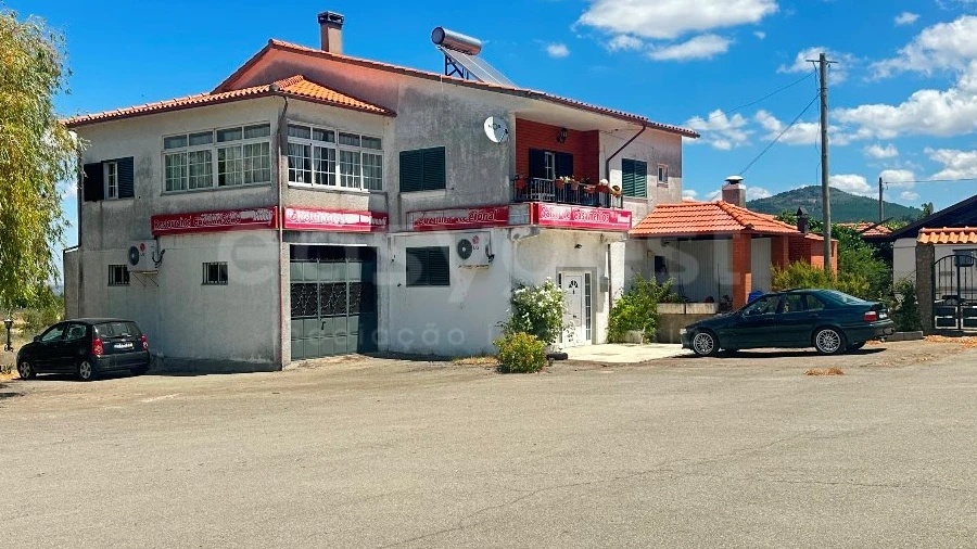Moradia T4 para Venda em Larinho