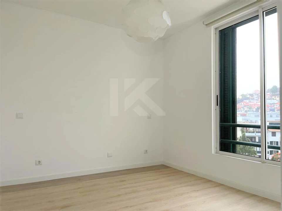 Apartamento T2 para Arrendamento em Funchal (Santa Luzia) Foto 11