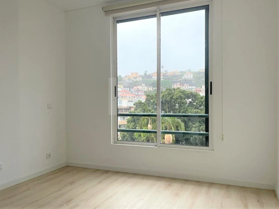 Apartamento T2 para Arrendamento em Funchal (Santa Luzia) Foto 13