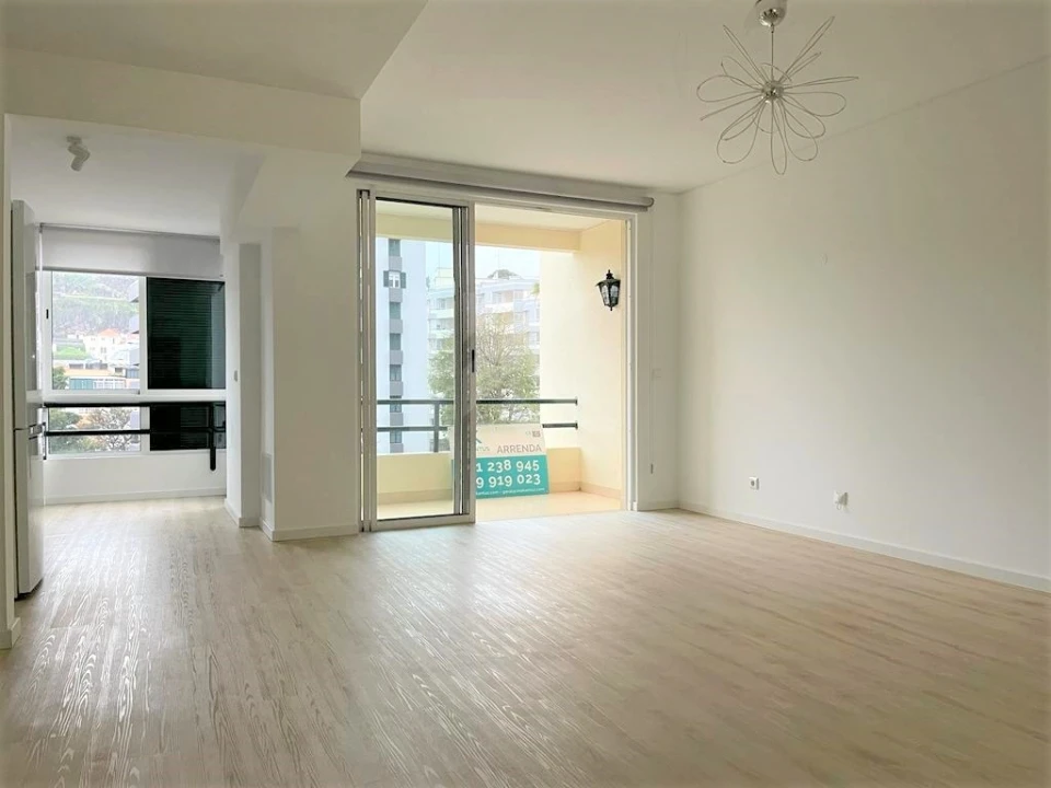 Apartamento T2 para Arrendamento em Funchal (Santa Luzia) Foto 1