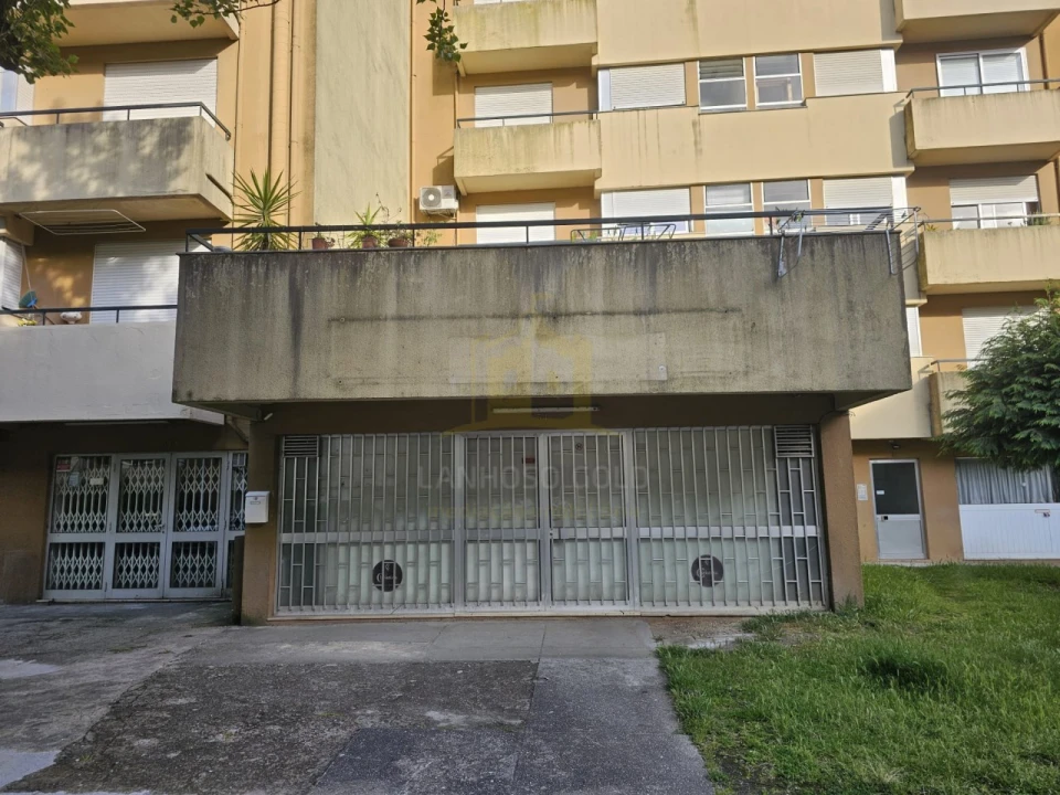 Loja para Arrendamento em Lomar e Arcos Foto 2
