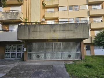 Loja para Arrendamento em Lomar e Arcos
