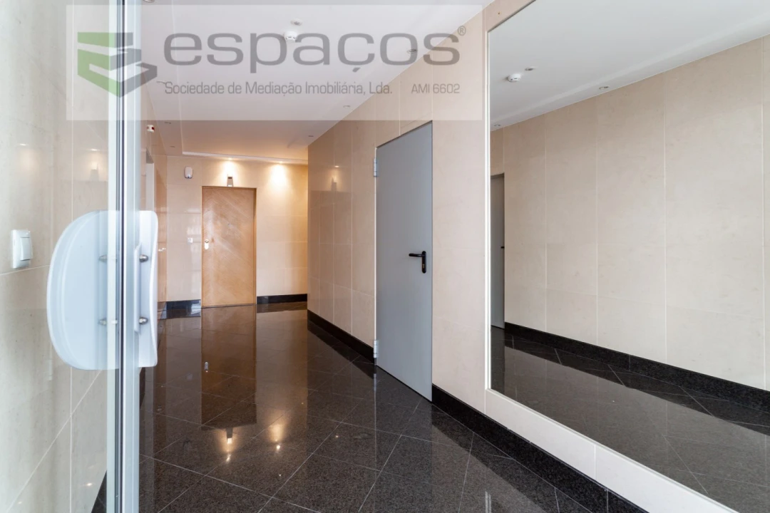 Apartamento T4 para Venda em Santa Iria de Azoia, São João da Talha e Bobadela Foto 41
