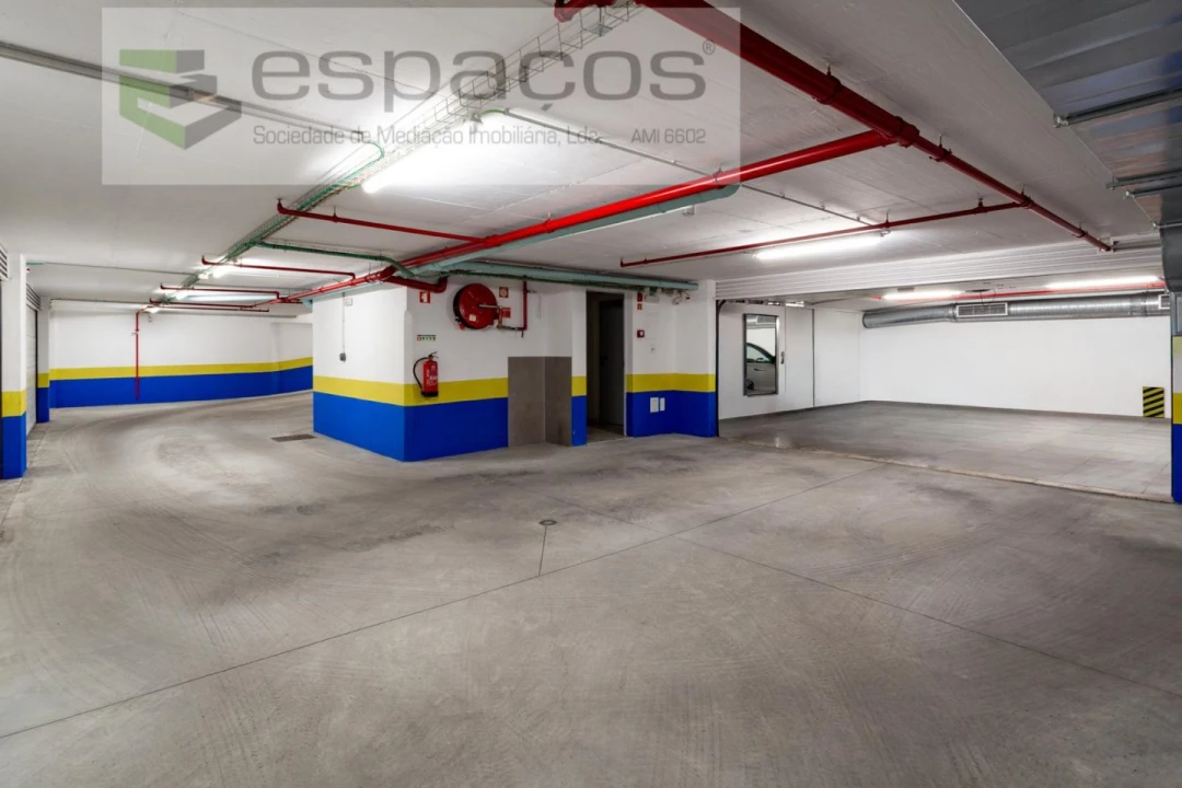 Apartamento T4 para Venda em Santa Iria de Azoia, São João da Talha e Bobadela Foto 42