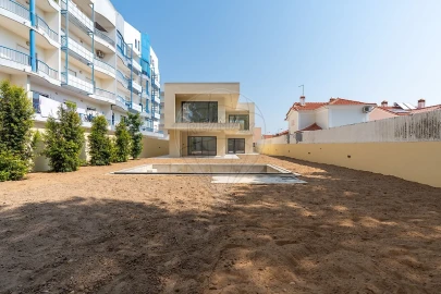Moradia T4 para Venda em Charneca de Caparica e Sobreda