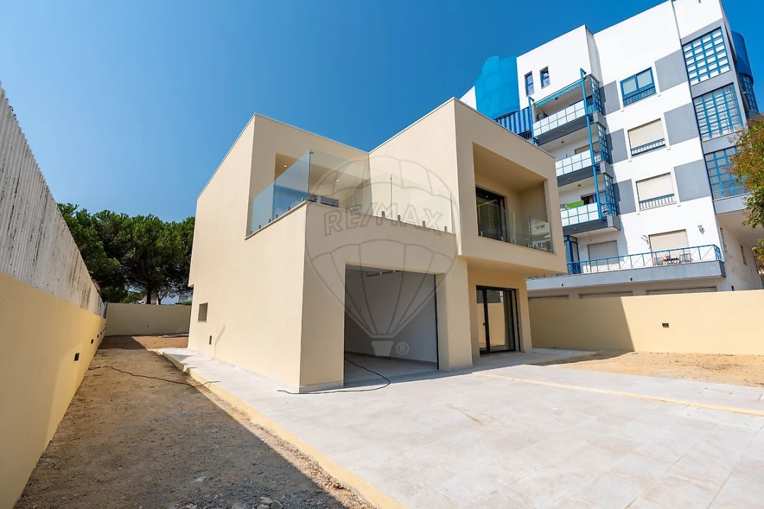 Moradia T4 para Venda em Charneca de Caparica e Sobreda Foto 36