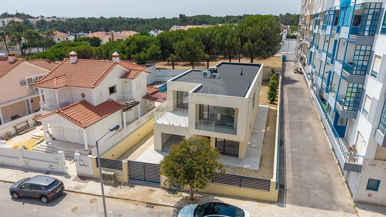 Moradia T4 para Venda em Charneca de Caparica e Sobreda Foto 40