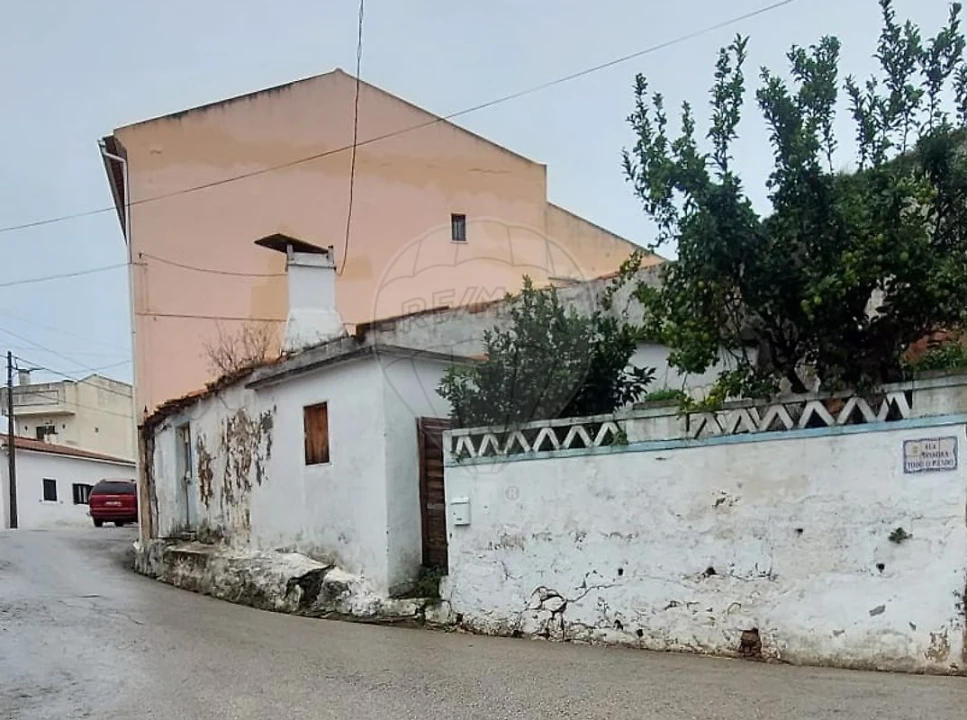 Moradia T2 para Venda em Alguber Foto 3
