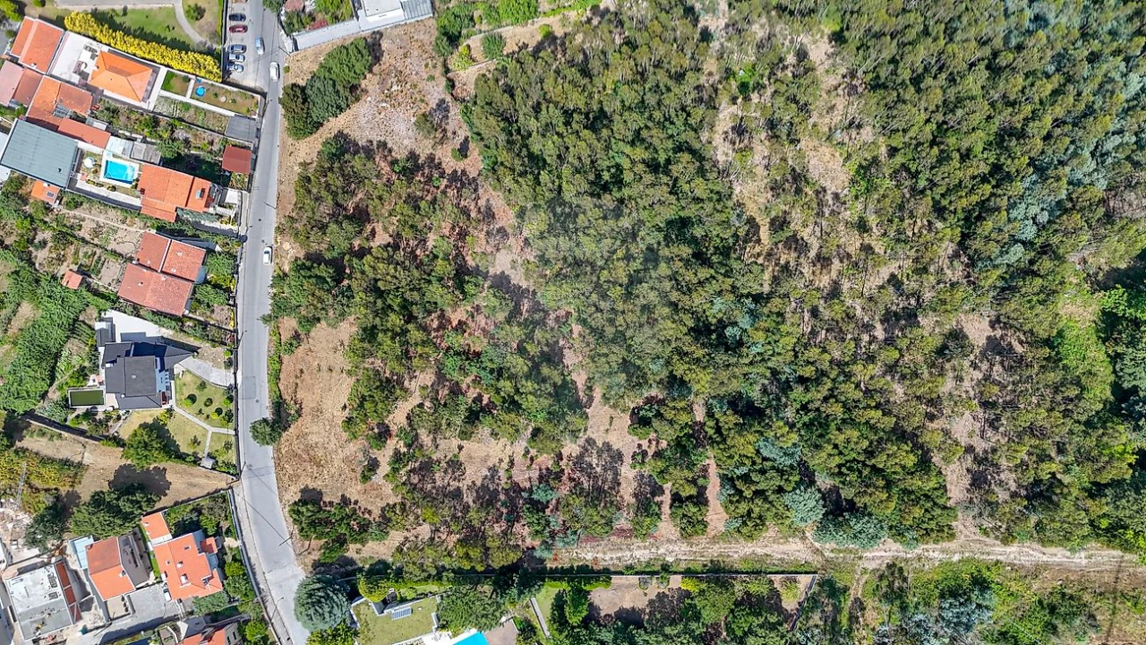 Terreno para Venda em Oliveira do Douro Foto 2