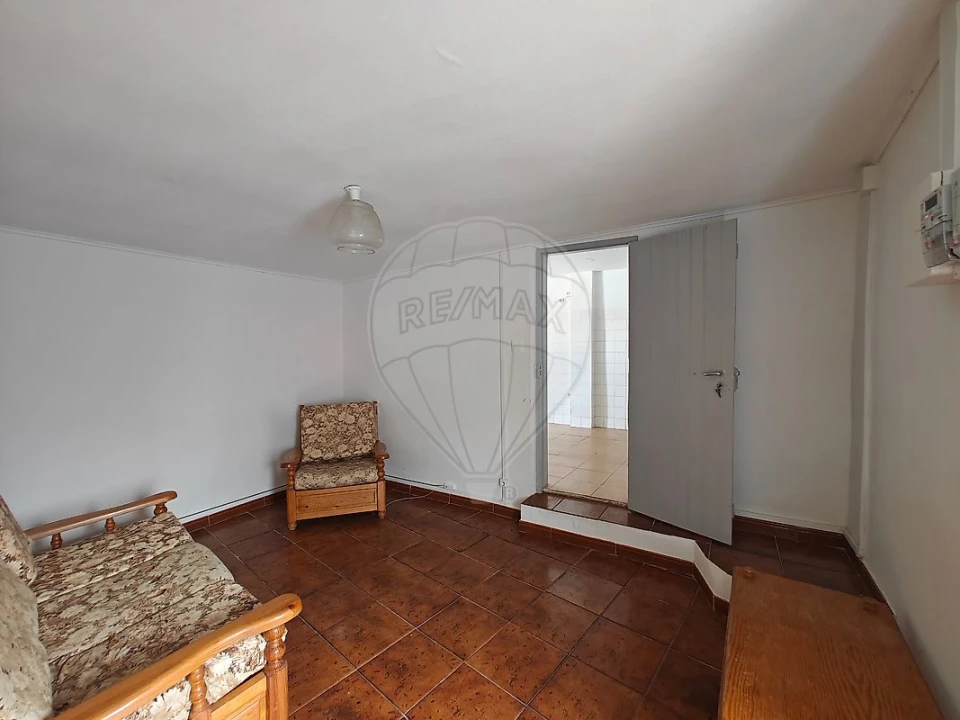 Moradia T2 para Venda em Santo Quintino Foto 1