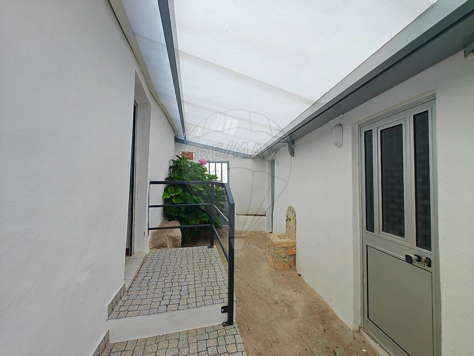 Moradia T2 para Venda em Santo Quintino Foto 16