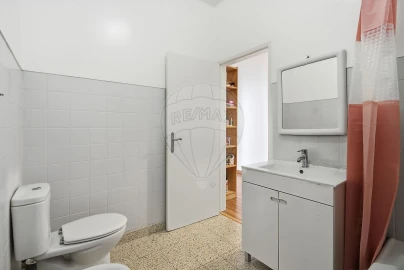 Apartamento T2 para Venda em Santa Maria, São Pedro e Matacães