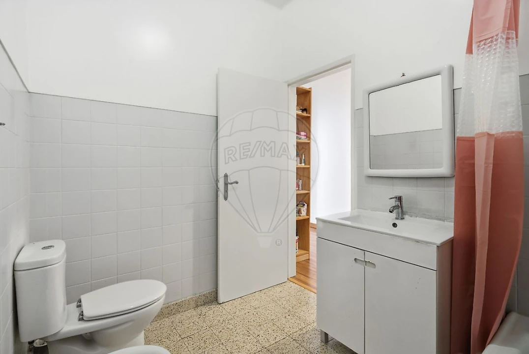 Apartamento T2 para Venda em Santa Maria, São Pedro e Matacães Foto 5