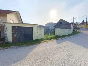 Moradia T3 para Venda em Santiago e São Simão de Litém e Albergaria dos Doze