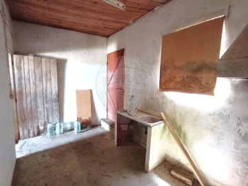 Moradia T3 para Venda em Santiago e São Simão de Litém e Albergaria dos Doze